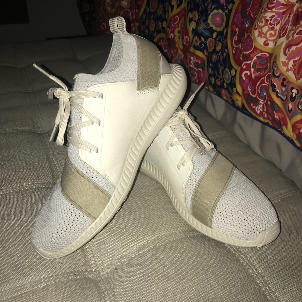 Under armor cream tennis shoes